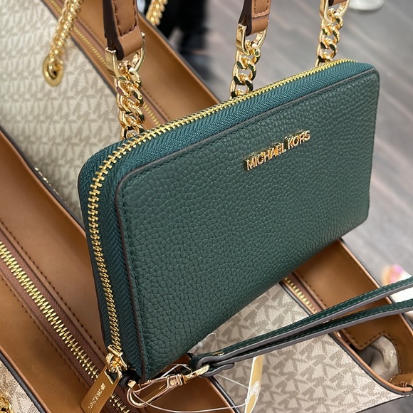 Michael Kors Large Leather Smartphone Wristlet Wallet Phoneholder
Racing Green - Picture 10 of 16